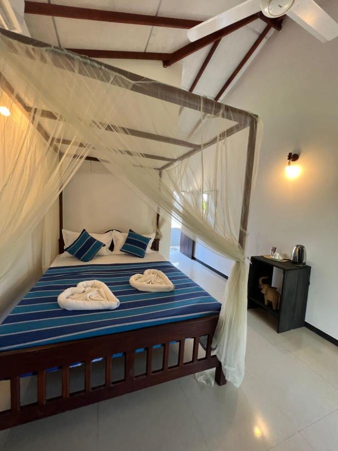 Pineapple Surf Hotel Ahangama Kültér fotó