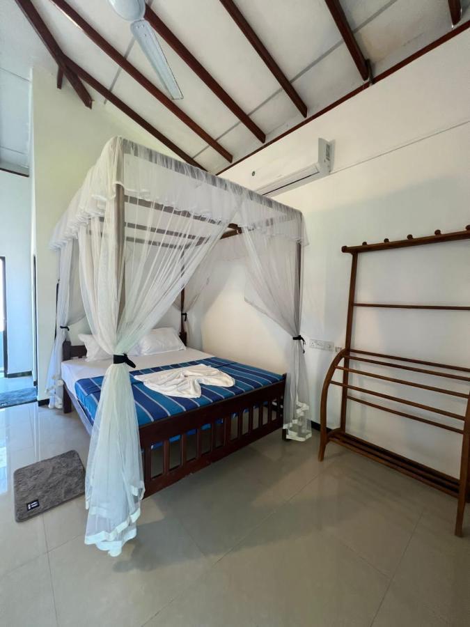 Pineapple Surf Hotel Ahangama Kültér fotó