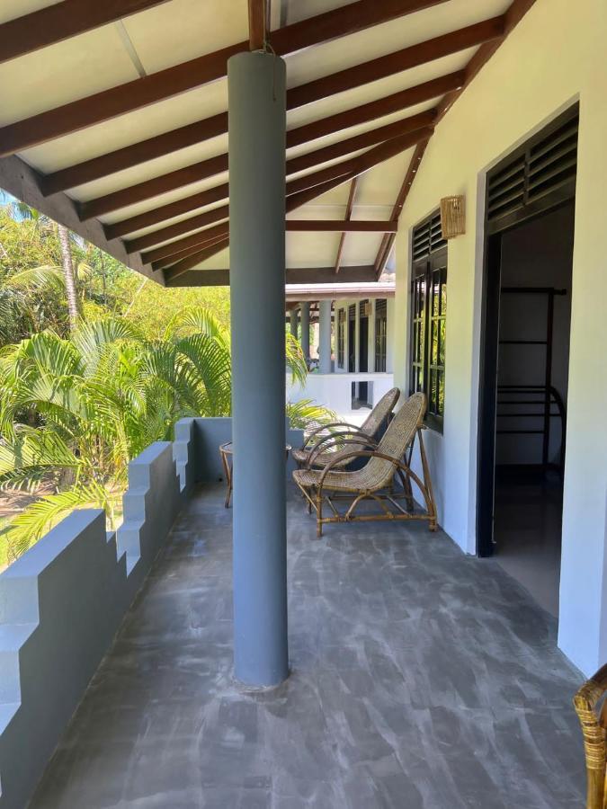 Pineapple Surf Hotel Ahangama Kültér fotó