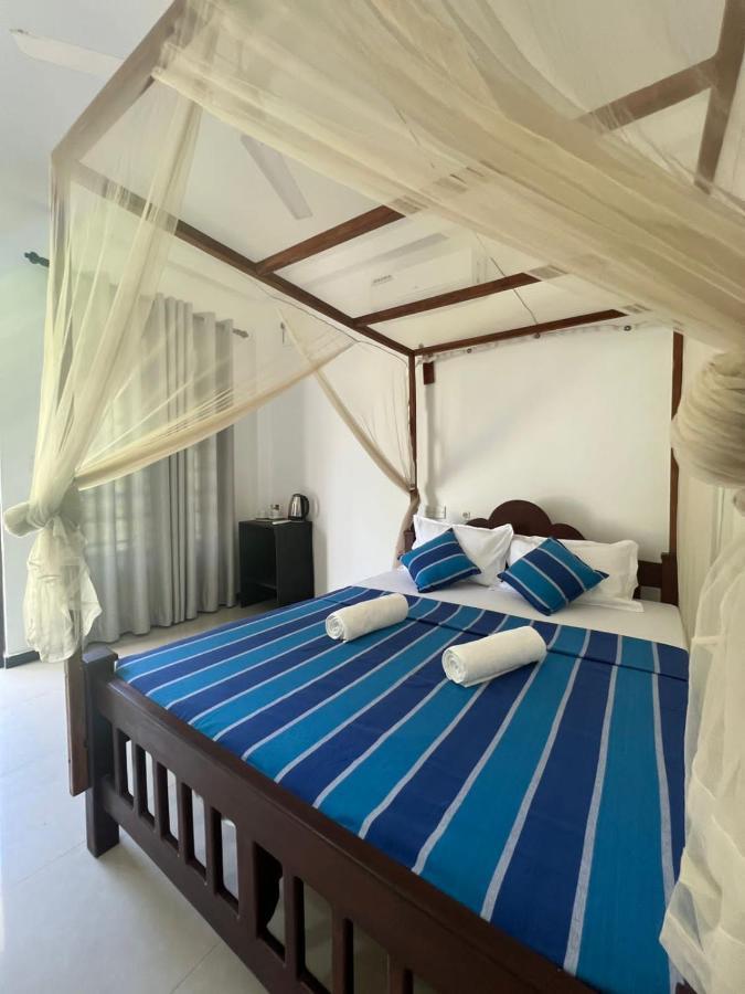 Pineapple Surf Hotel Ahangama Kültér fotó