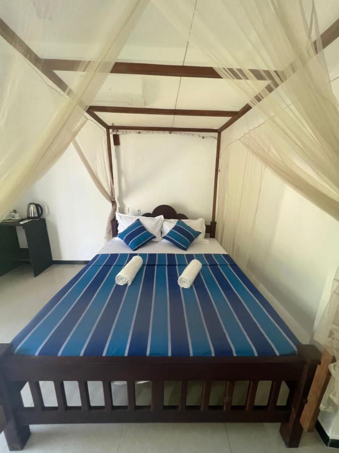 Pineapple Surf Hotel Ahangama Kültér fotó