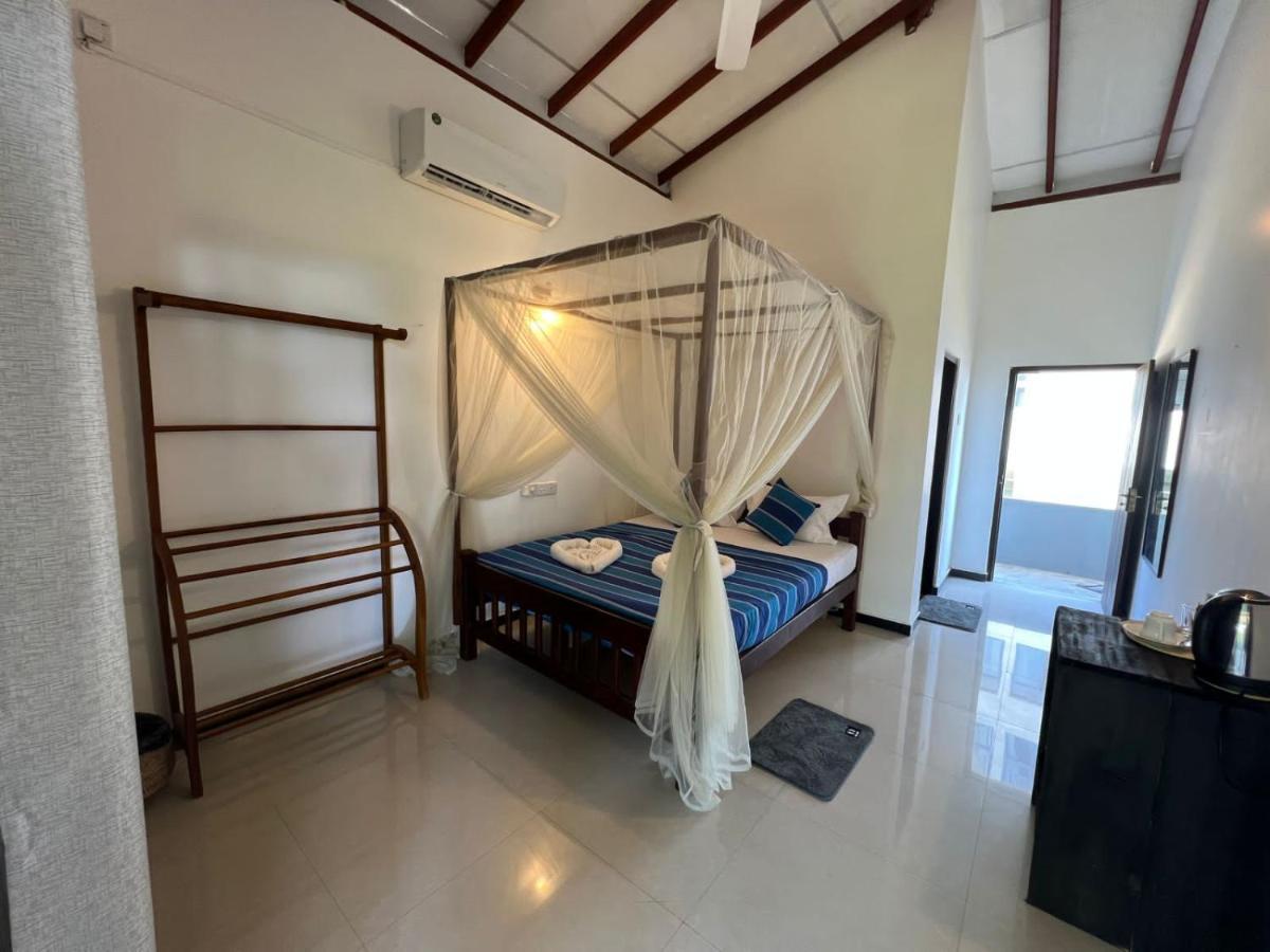 Pineapple Surf Hotel Ahangama Kültér fotó