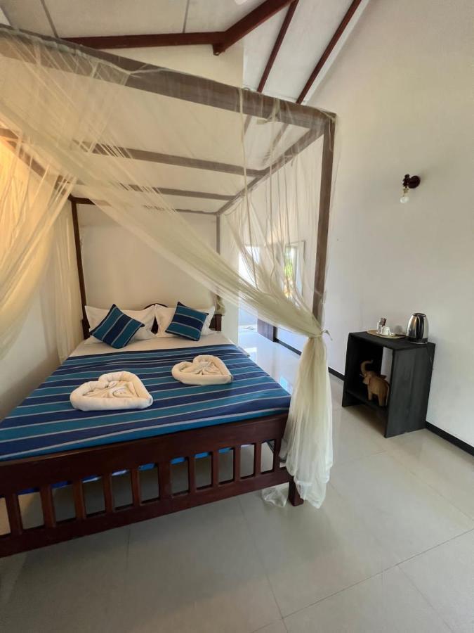 Pineapple Surf Hotel Ahangama Kültér fotó