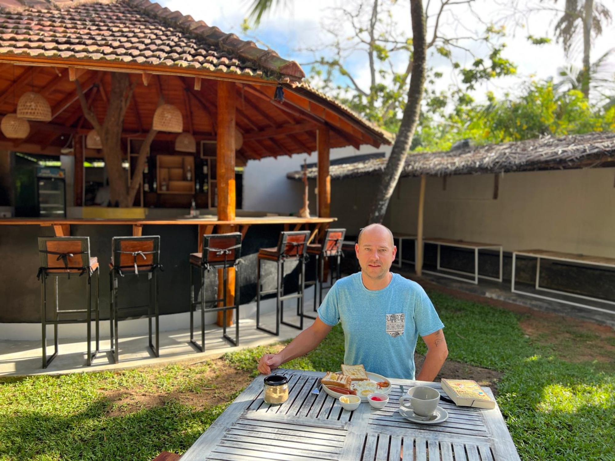 Pineapple Surf Hotel Ahangama Kültér fotó