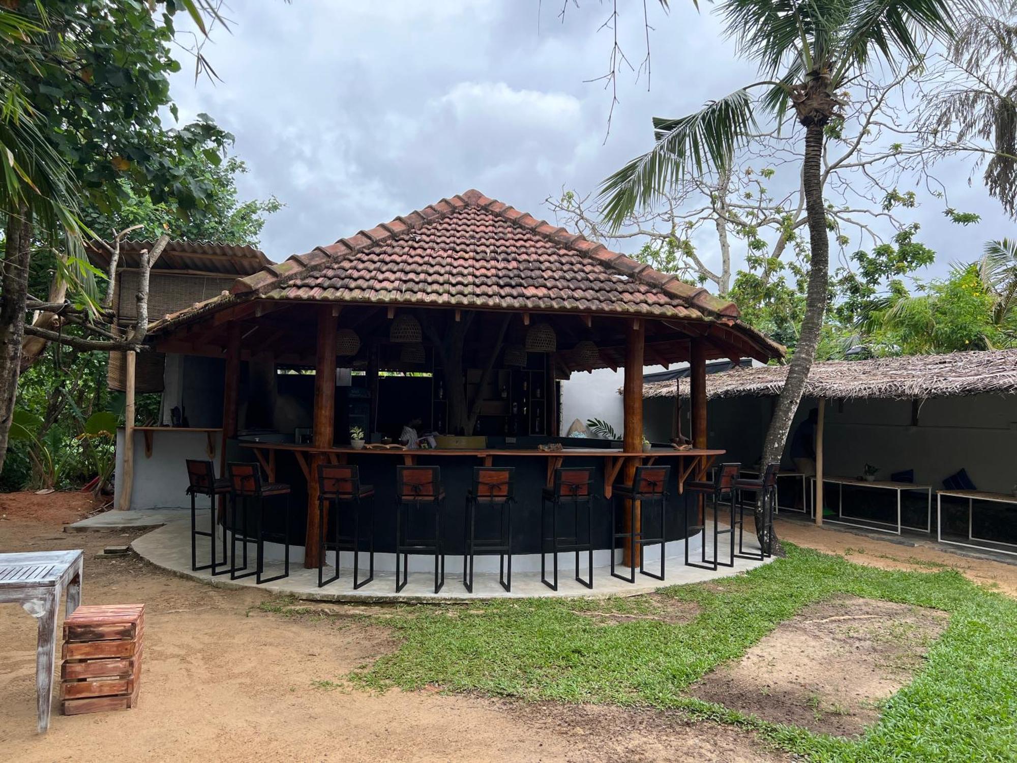 Pineapple Surf Hotel Ahangama Kültér fotó