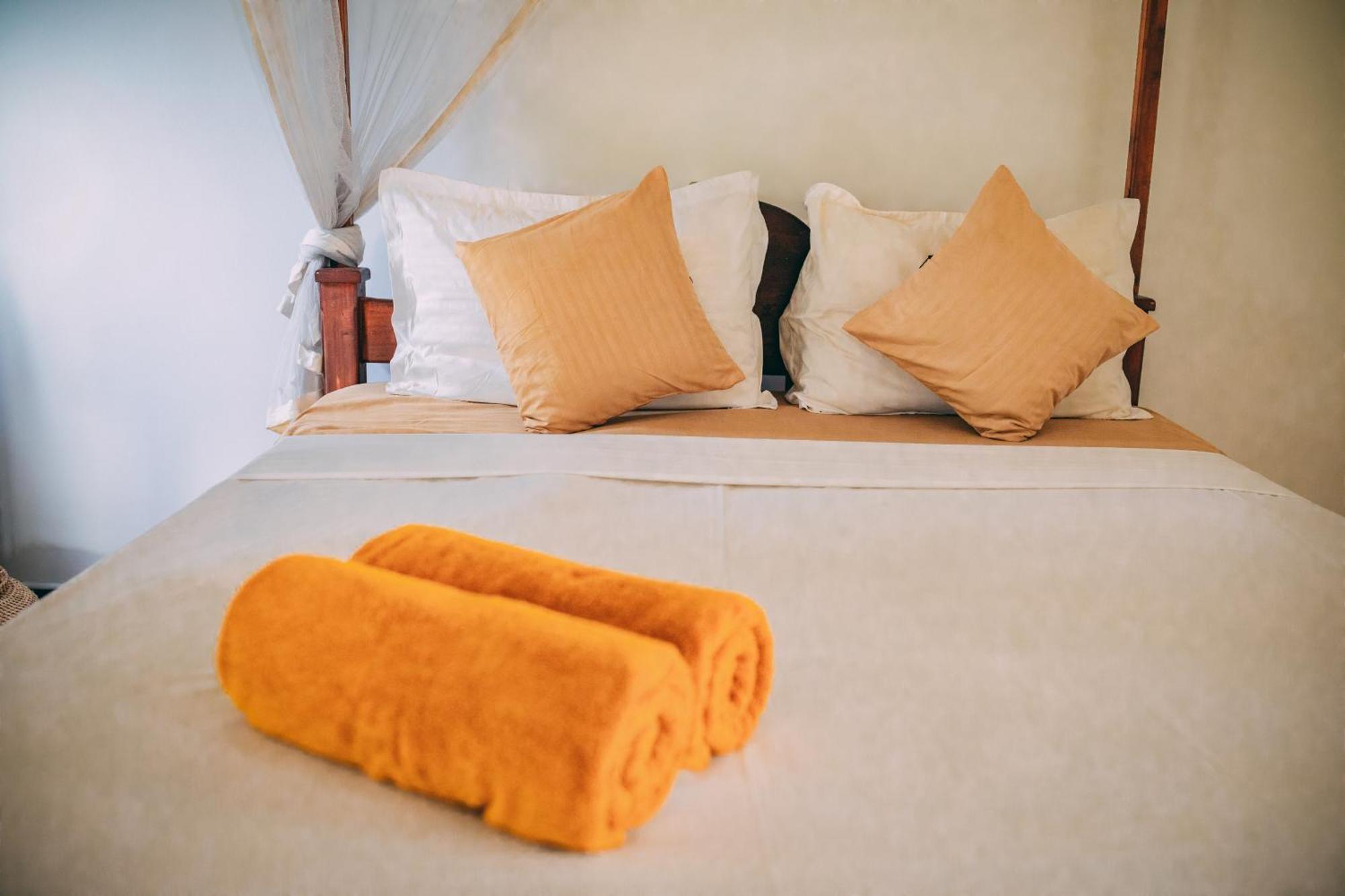 Pineapple Surf Hotel Ahangama Kültér fotó