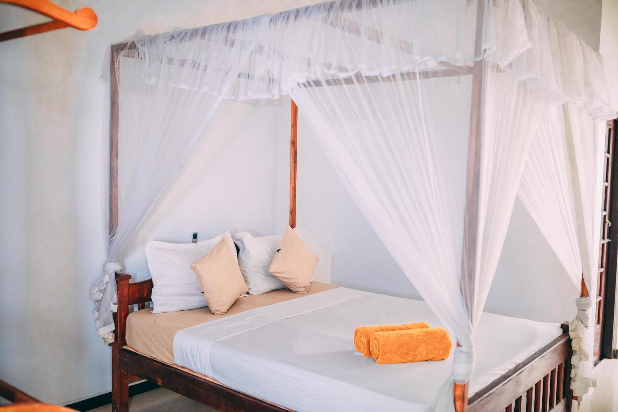 Pineapple Surf Hotel Ahangama Kültér fotó